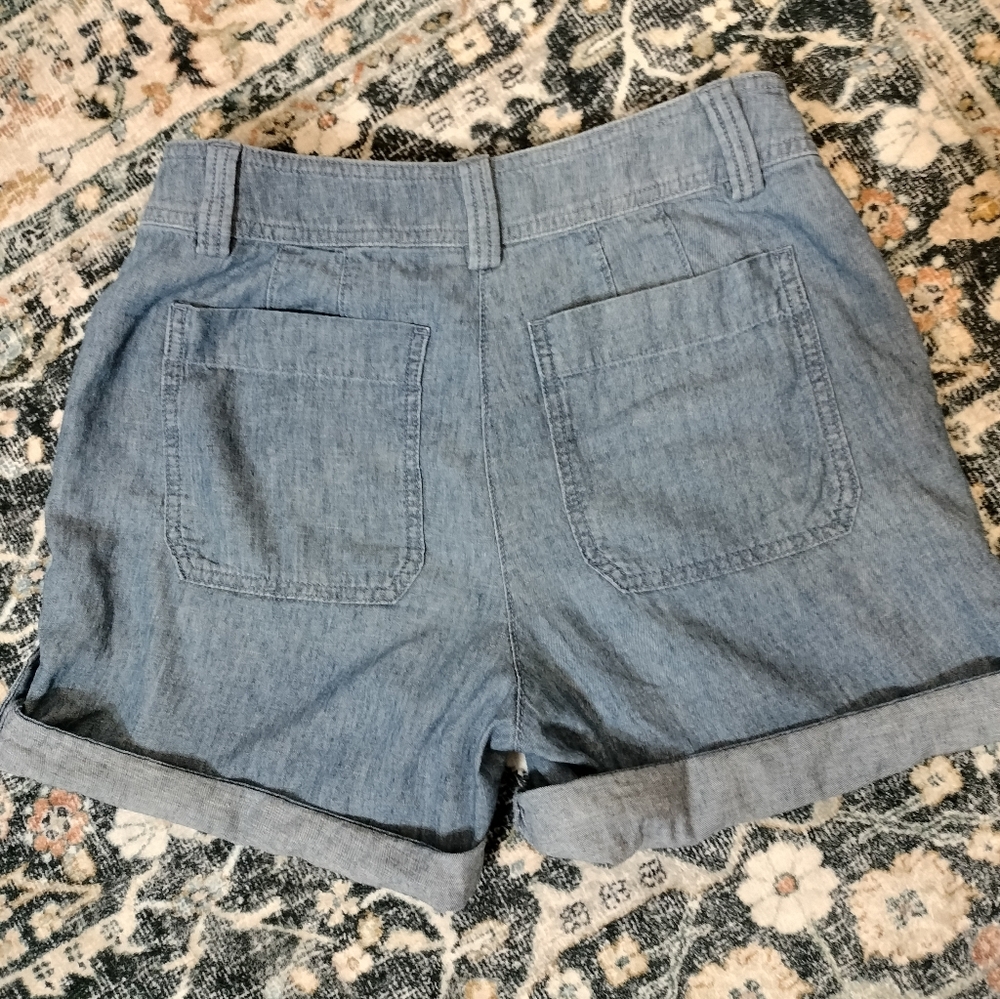 EUC! Talbots Lightweight Denim Women's Shorts w/Tab Cuff Legs. Size 2P - Picture 5 of 6